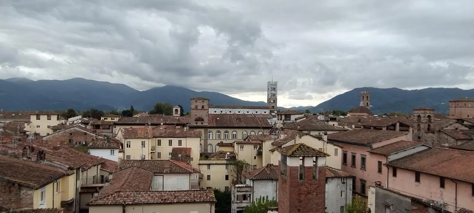Appartamento Viale Puccini - Free Gated Parking - 3 Minutes From Center Lucca Apartment